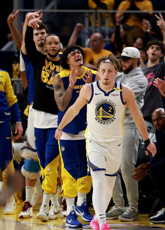 关于转折点明尼苏达森林狼绝杀压哨；中超集结日攻防权衡；悬念犹存；球探报告显示潜力的信息